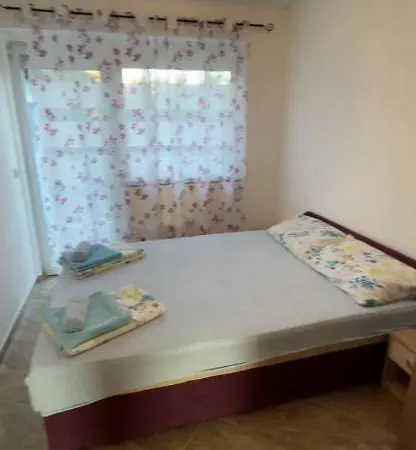 Apartman Raza Lägenhet
